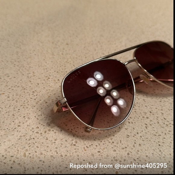 Diff x Oversized Aviator Sunglasses - Picture 6 of 9